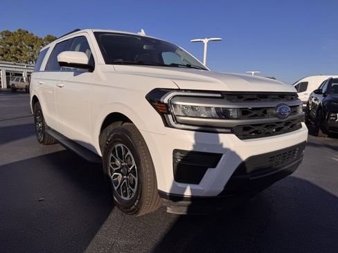 Used 2024 Ford Expedition XLT image 7