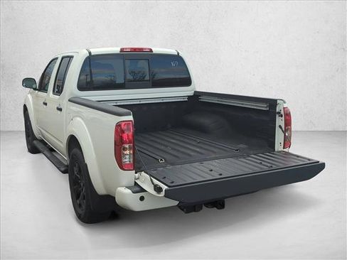 Used 2021 Nissan Frontier SV w/ Midnight Edition Floor Mats image 10
