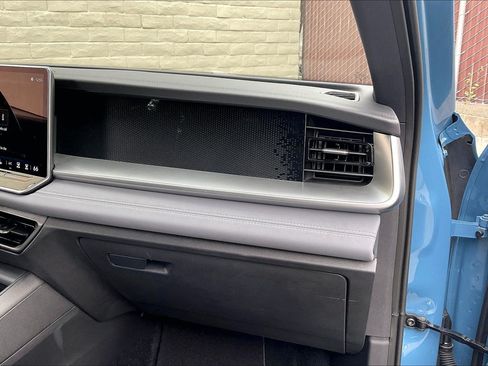 Certified 2025 Volkswagen Tiguan SE R-Line AWD/4WD image 16
