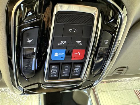 Used 2023 Jeep Grand Wagoneer Series II w/ Convenience Group III image 31