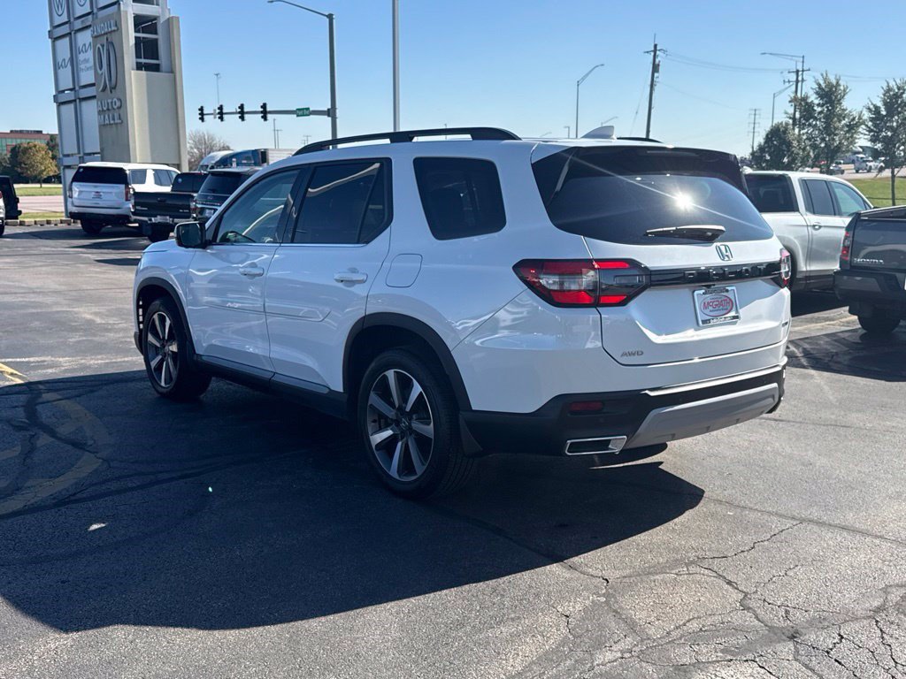 Certified 2025 Honda Pilot Elite image 9