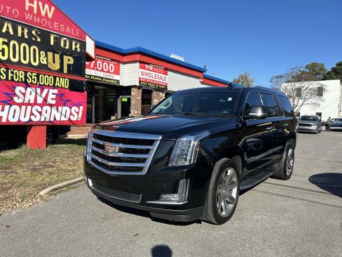 Used 2016 Cadillac Escalade Luxury image 1