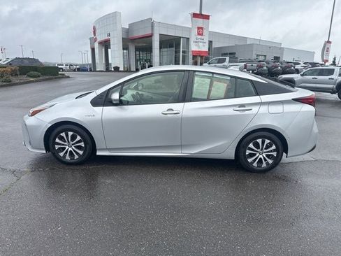 Used 2022 Toyota Prius LE AWD/4WD image 9