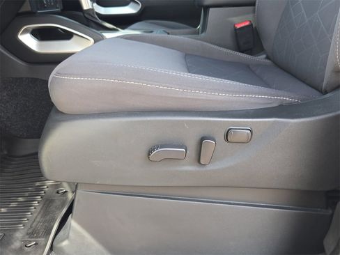 Used 2025 Nissan Frontier SV image 28