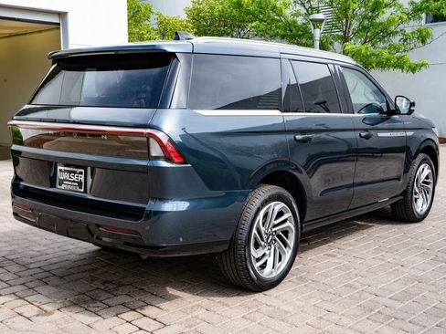 Used 2025 Lincoln Navigator Reserve AWD/4WD image 10