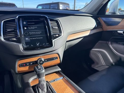 Used 2022 Volvo XC90 T6 Momentum w/ Advanced Package image 23