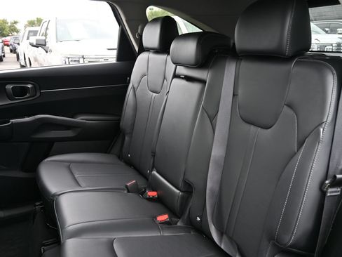 Used 2025 Kia Sorento S AWD/4WD image 20