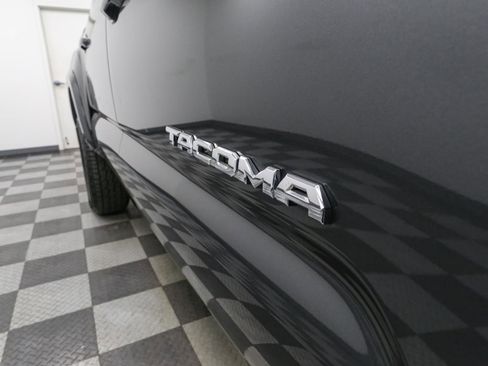 Used 2016 Toyota Tacoma TRD Off-Road image 7