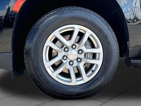 Used 2023 Chevrolet Suburban LS RWD image 11