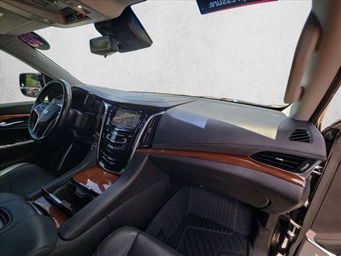 Used 2018 Cadillac Escalade Luxury RWD image 22