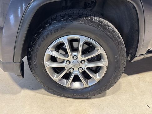 Used 2014 Jeep Grand Cherokee Limited w/ Luxury Group II AWD/4WD image 2