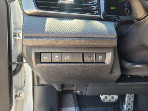 Used 2025 Toyota Camry SE FWD image 28