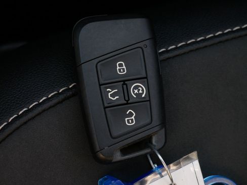 Certified 2022 Volkswagen Taos SE image 31