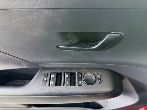 Certified 2025 Hyundai Kona SE image 23