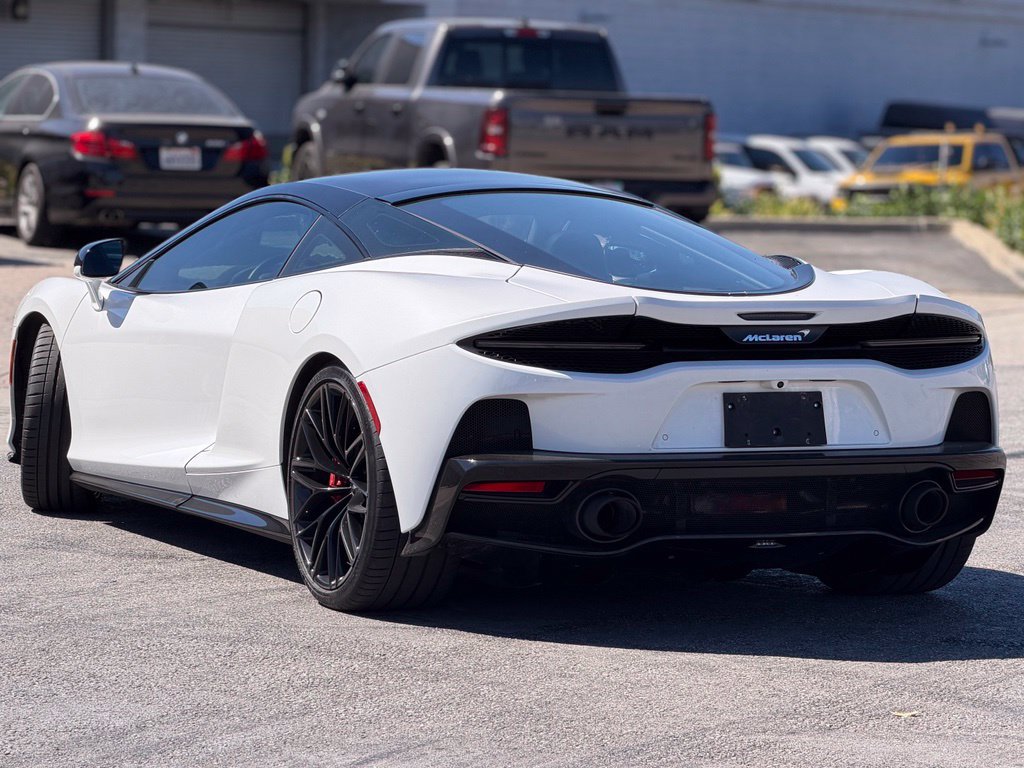 Used 2022 McLaren GT RWD image 3