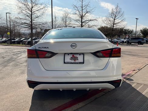 Used 2025 Nissan Altima 2.5 SV image 7
