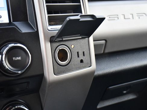 Used 2017 Ford F350 Lariat image 30