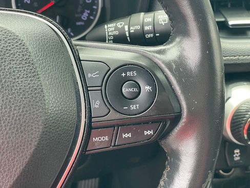 Used 2021 Toyota RAV4 XLE Premium image 15