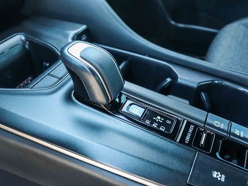 Certified 2023 Toyota Crown AWD/4WD image 24
