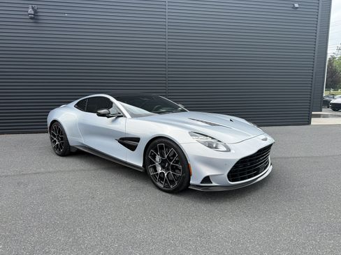 Used 2025 Aston Martin Vanquish RWD image 1