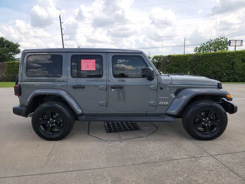 Used 2023 Jeep Wrangler Unlimited Sahara w/ LED Lighting Group AWD/4WD image 4
