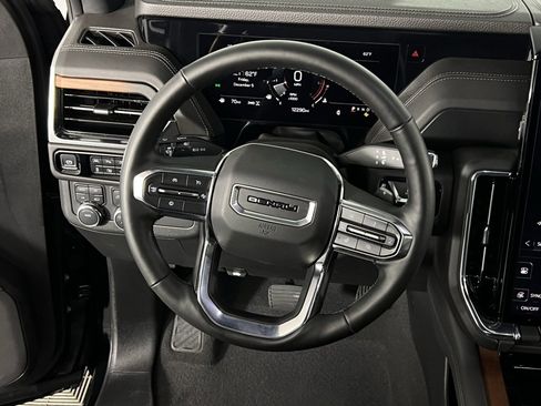 Used 2025 GMC Yukon XL Denali image 17