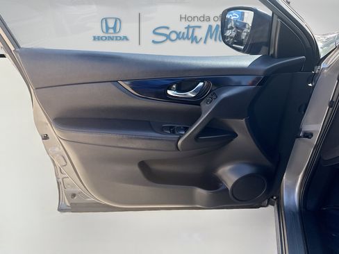 Used 2017 Nissan Rogue Sport SV image 19