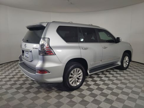 Used 2019 Lexus GX 460 image 9