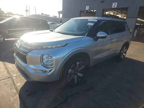 Used 2025 Mitsubishi Outlander SE FWD image 1