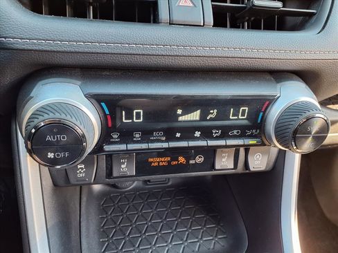 Used 2022 Toyota RAV4 XLE w/ Convenience Package image 7