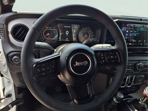 Used 2025 Jeep Wrangler Unlimited Sport AWD/4WD image 5
