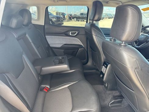 Used 2022 Jeep Compass Latitude image 13
