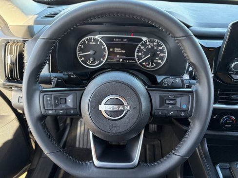 Used 2023 Nissan Pathfinder SV image 24