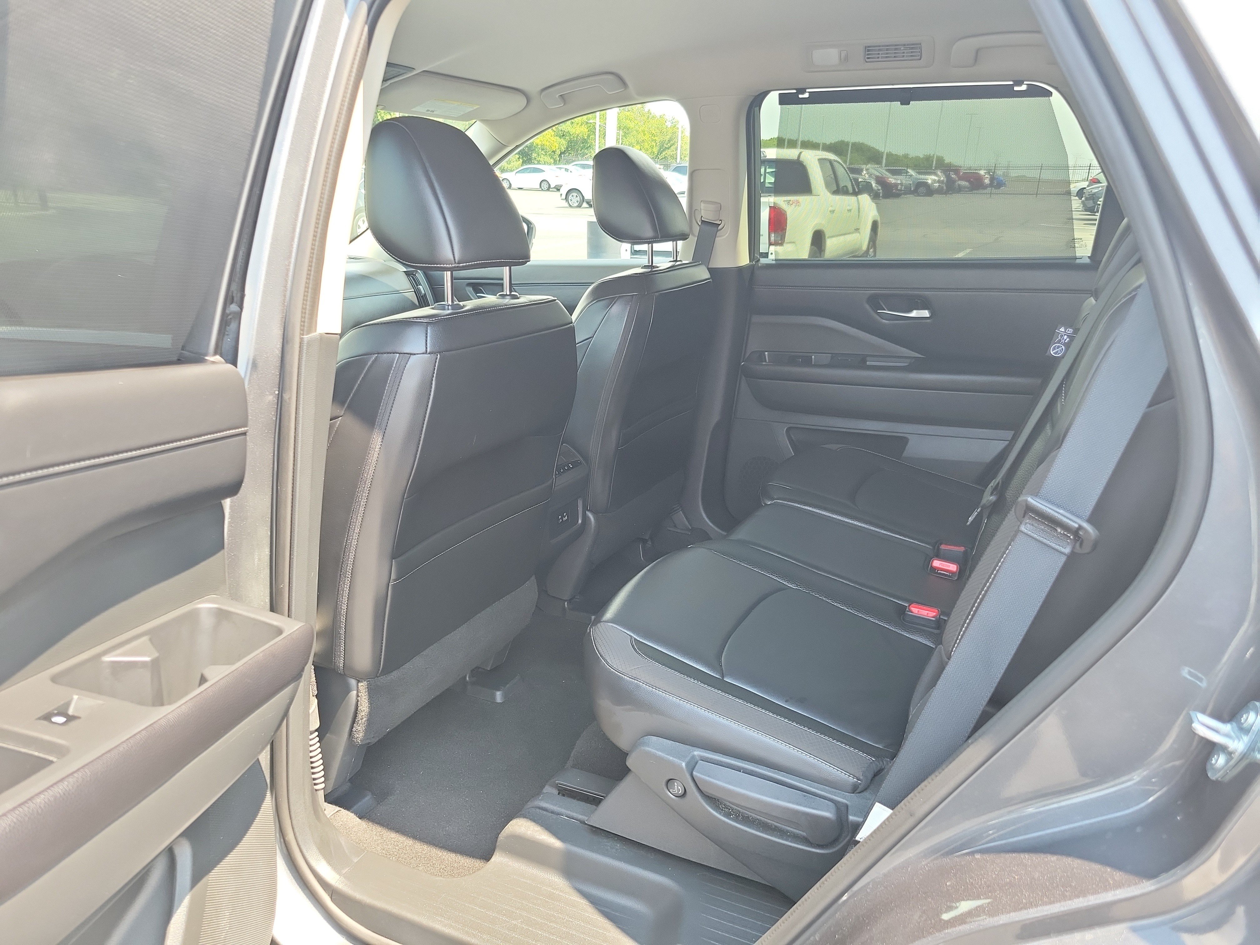 Used 2025 Nissan Pathfinder SL AWD/4WD image 13