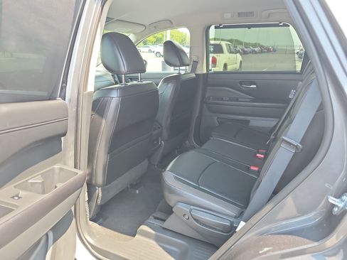 Used 2025 Nissan Pathfinder SL AWD/4WD image 13