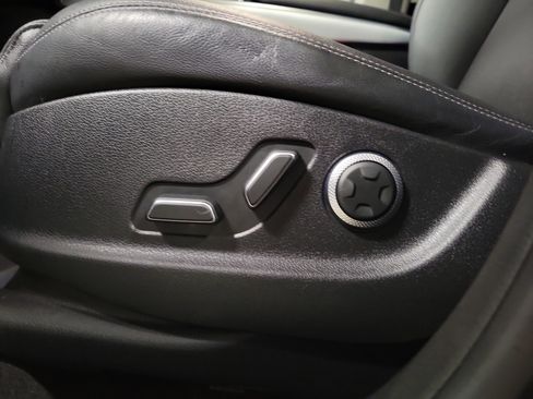 Used 2022 Genesis GV70 2.5T w/ Select Package image 19