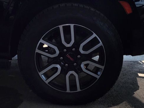 Used 2023 GMC Yukon AT4 AWD/4WD image 5