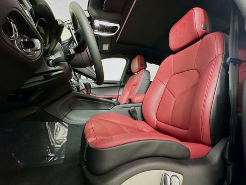 New 2026 Porsche Macan AWD/4WD image 5