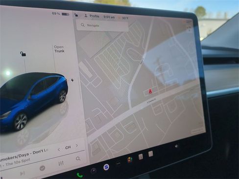 Used 2022 Tesla Model Y Long Range image 25