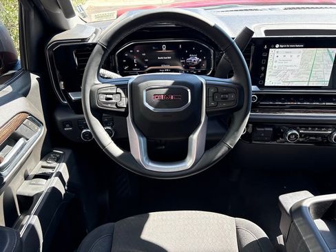 Used 2025 GMC Sierra 1500 Elevation image 9