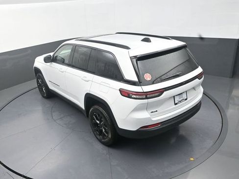 New 2026 Jeep Grand Cherokee Altitude AWD/4WD image 15