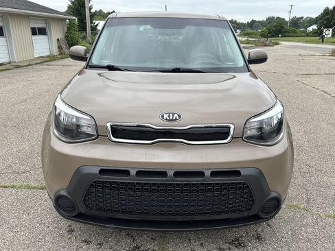 Used 2015 Kia Soul + FWD image 11