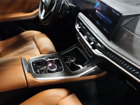 Used 2024 BMW X7 xDrive40i w/ Parking Assistance Package AWD/4WD image 6