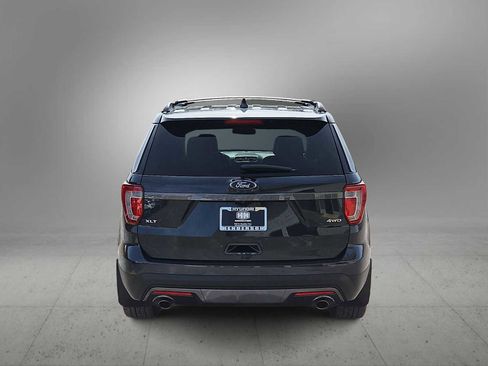 Used 2017 Ford Explorer XLT w/ Equipment Group 202A image 7