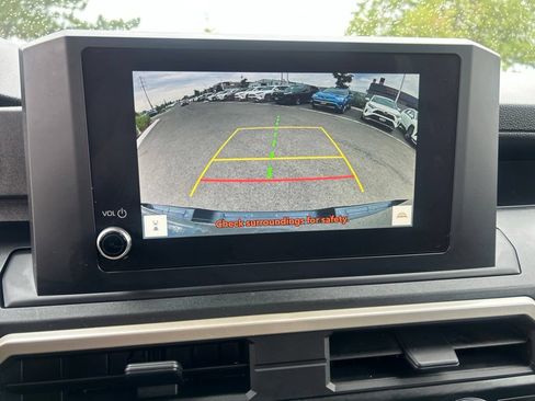 Used 2025 Toyota Tacoma SR w/ SR Upgrade Package AWD/4WD image 29