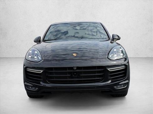 Used 2016 Porsche Cayenne Turbo image 2