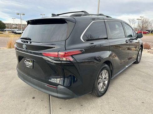 Used 2022 Toyota Sienna XLE image 8