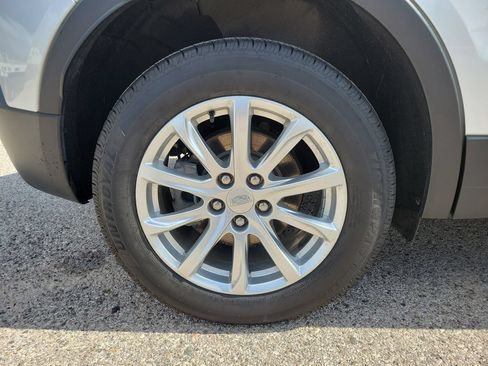 Certified 2022 Cadillac XT4 Luxury w/ Cold Weather Package FWD image 5