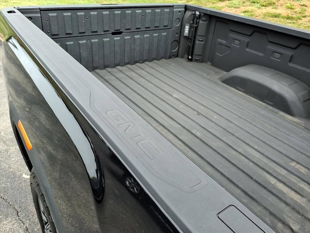 Used 2022 GMC Sierra 3500 Denali w/ Denali Black Diamond Edition AWD/4WD image 19