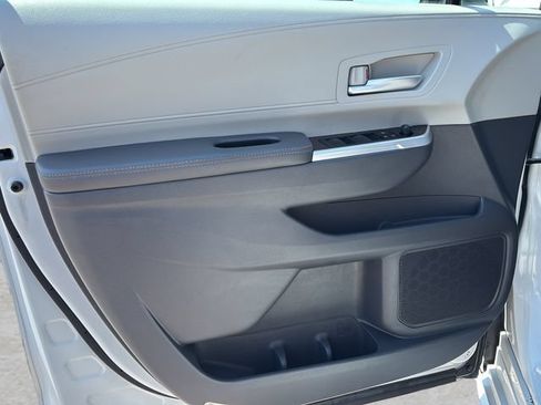 Used 2023 Toyota Sienna XLE FWD image 14